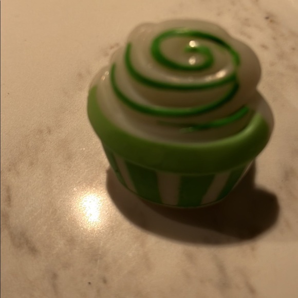 6 Rings that light up when you press the button! - Picture 9 of 9